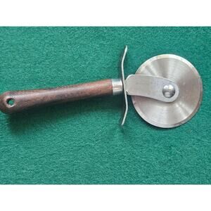 Vintage Vernco 1950's - 1960's pizza cutter, made in Japan.